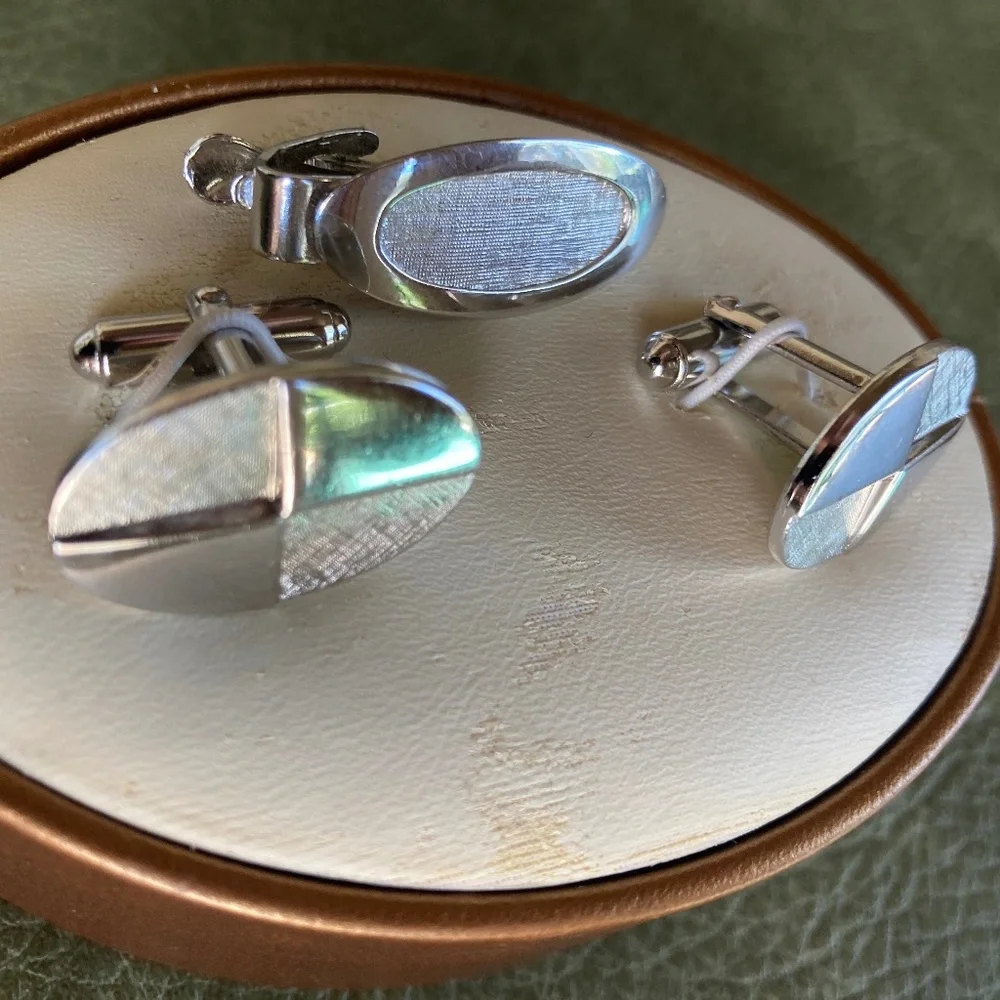 Vintage Sarah Coventry Modernist Cufflinks – Silver Tone Brushed/Polished Quarte